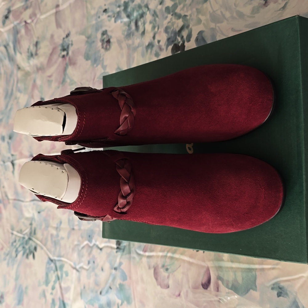 New Women's Wine Clarks Booties with Side Zip, Braid and Buckle. Size 8.5 medium